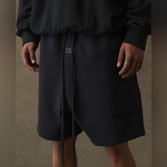 Essentials Fear of God Essentials Men’s "BLACK"
STRETCH LIMO SWEATSHORTS | NEW🔥 - Picture 1 of 16